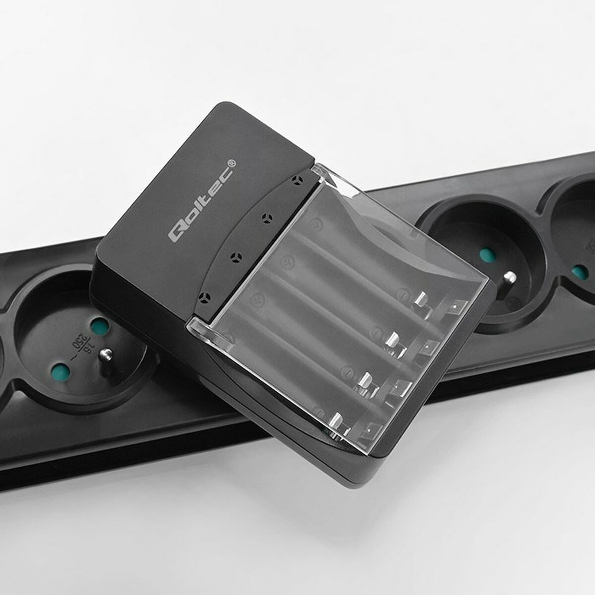 Cargador de Pilas Qoltec 50653