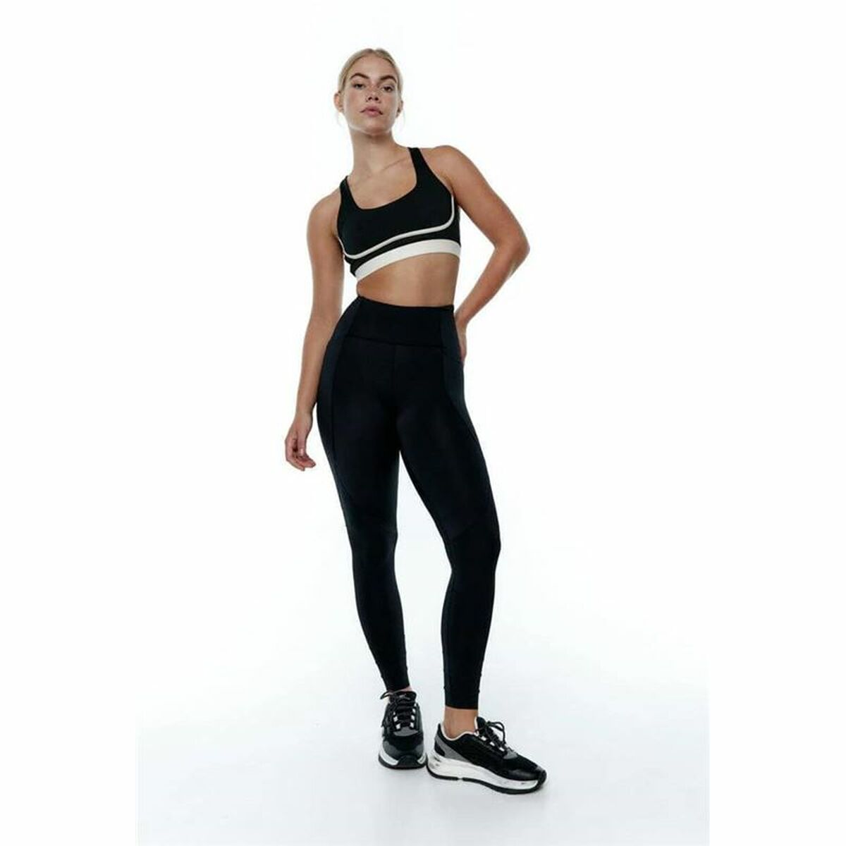 Top Deportivo de Mujer Black Limba Tao  Negro