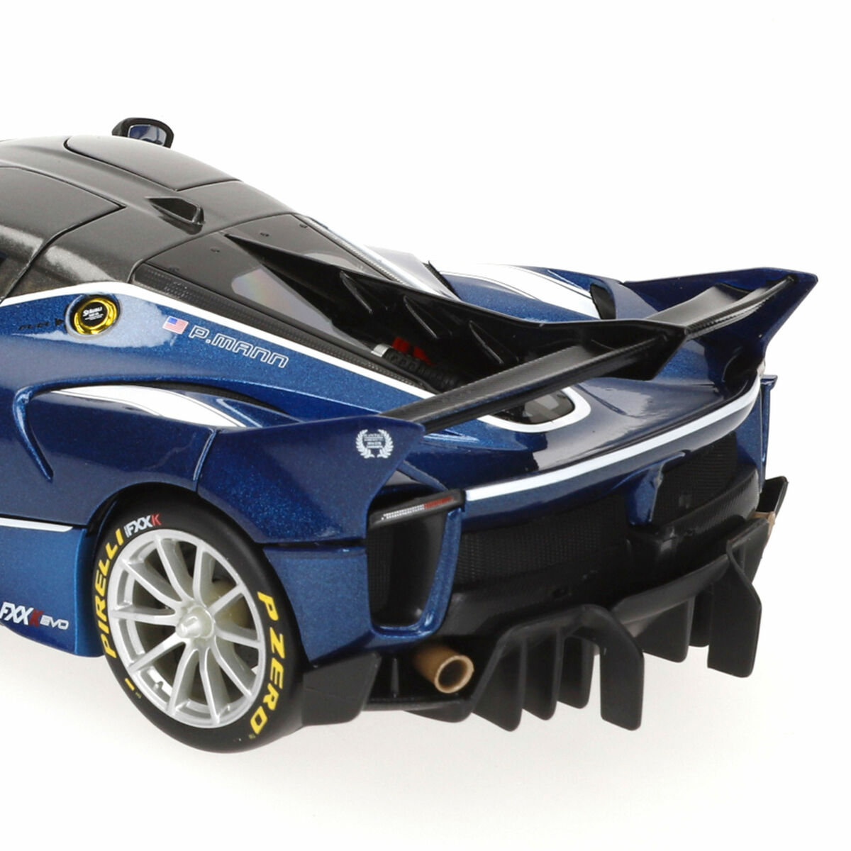 Coche Bburago Ferrari FXX K-EVO #27 BL 1:18