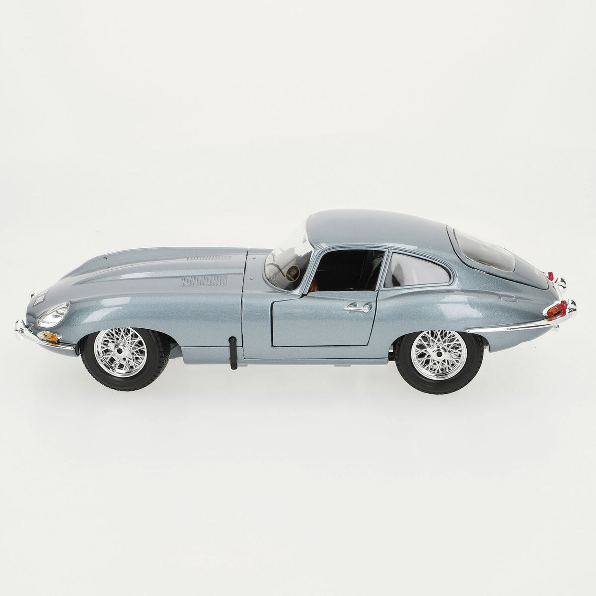 Coche Bburago GT-Jaguar "E" Coupe (1961) 1:18