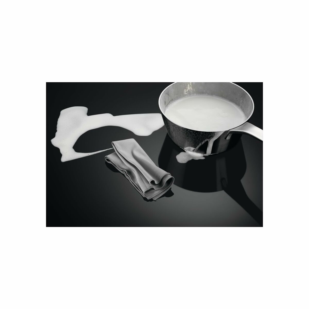 Placa de Inducción Electrolux TCH74B01FB 71 cm 3200 W 7350 W