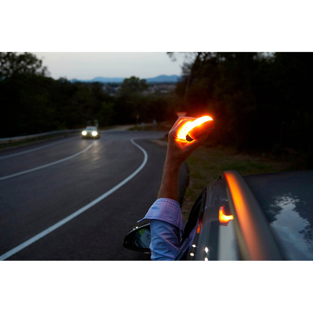 Dispositivo de Señalización de Emergencia Flash Led SOS V16 DGT GPS