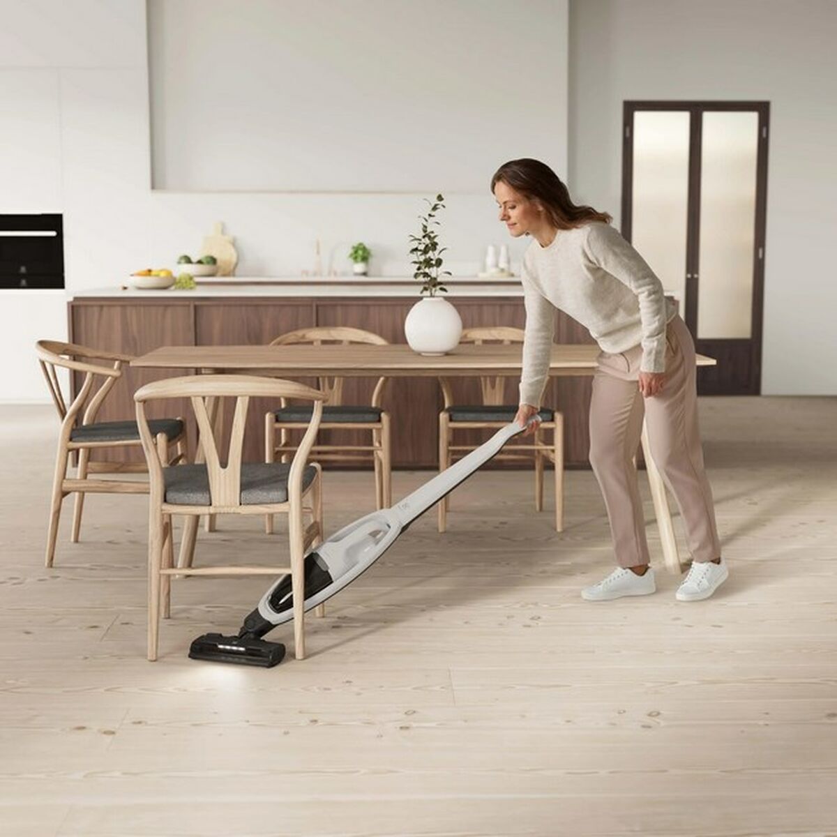 Aspirador Escoba Electrolux ES52CB18SH