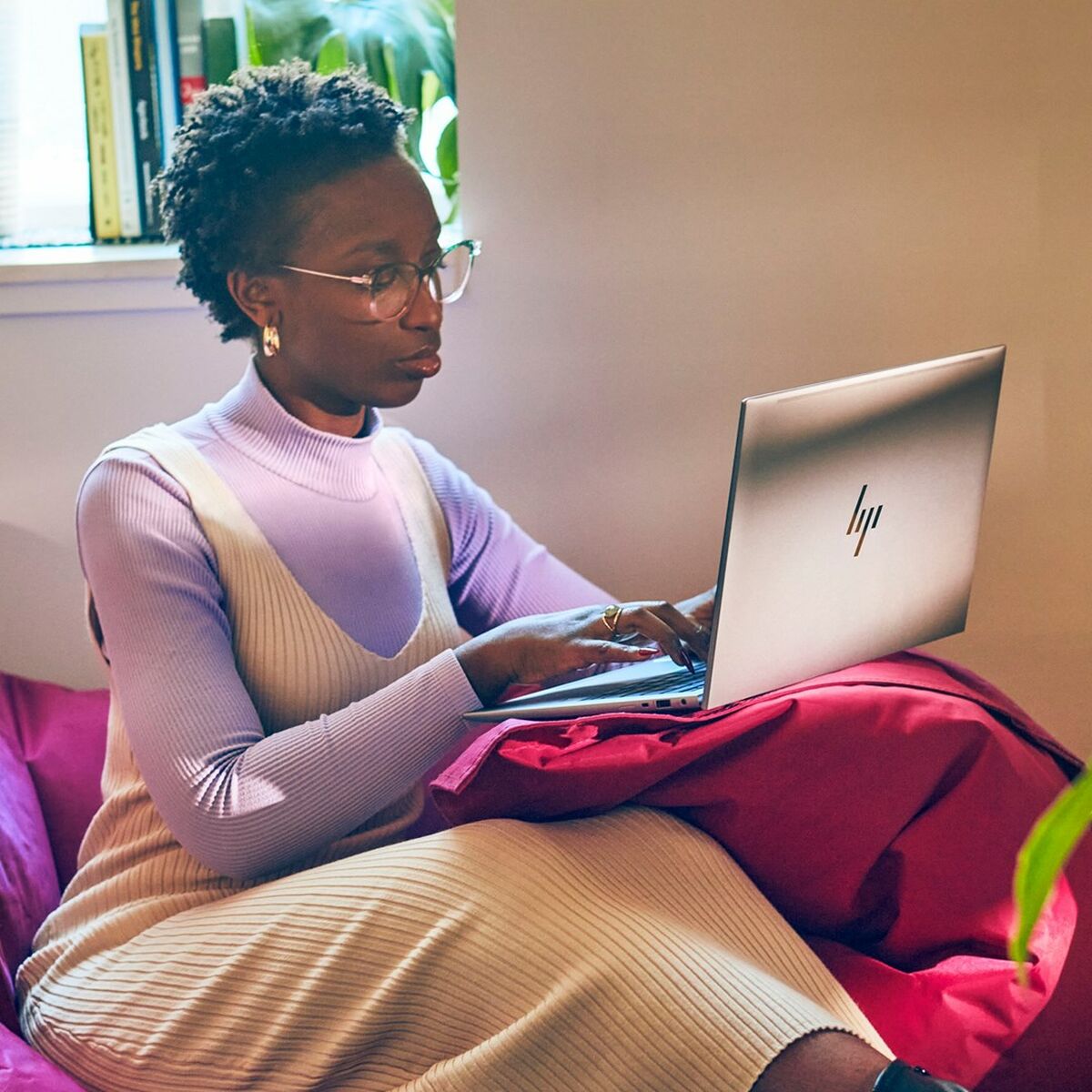 Laptop HP 7Z1A1UT 14" Intel Core i7-1370P 32 GB RAM 1 TB SSD (Reacondicionado A+)