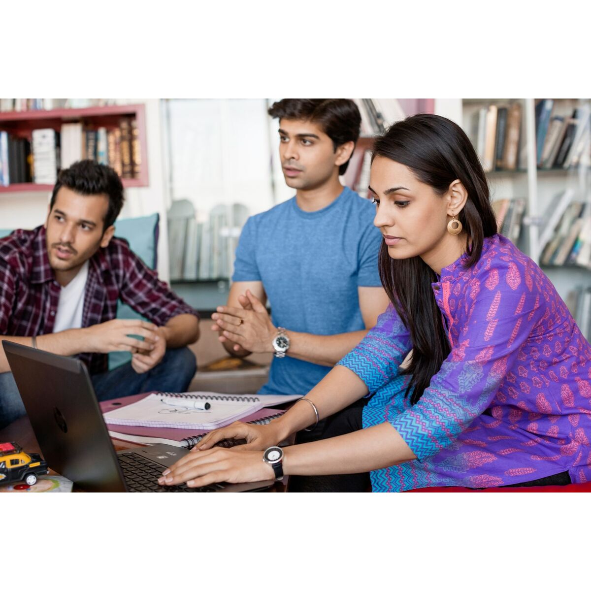 Laptop HP 84S99UT 14" Intel Core i5-1345U 16 GB RAM 256 GB SSD (Reacondicionado A+)