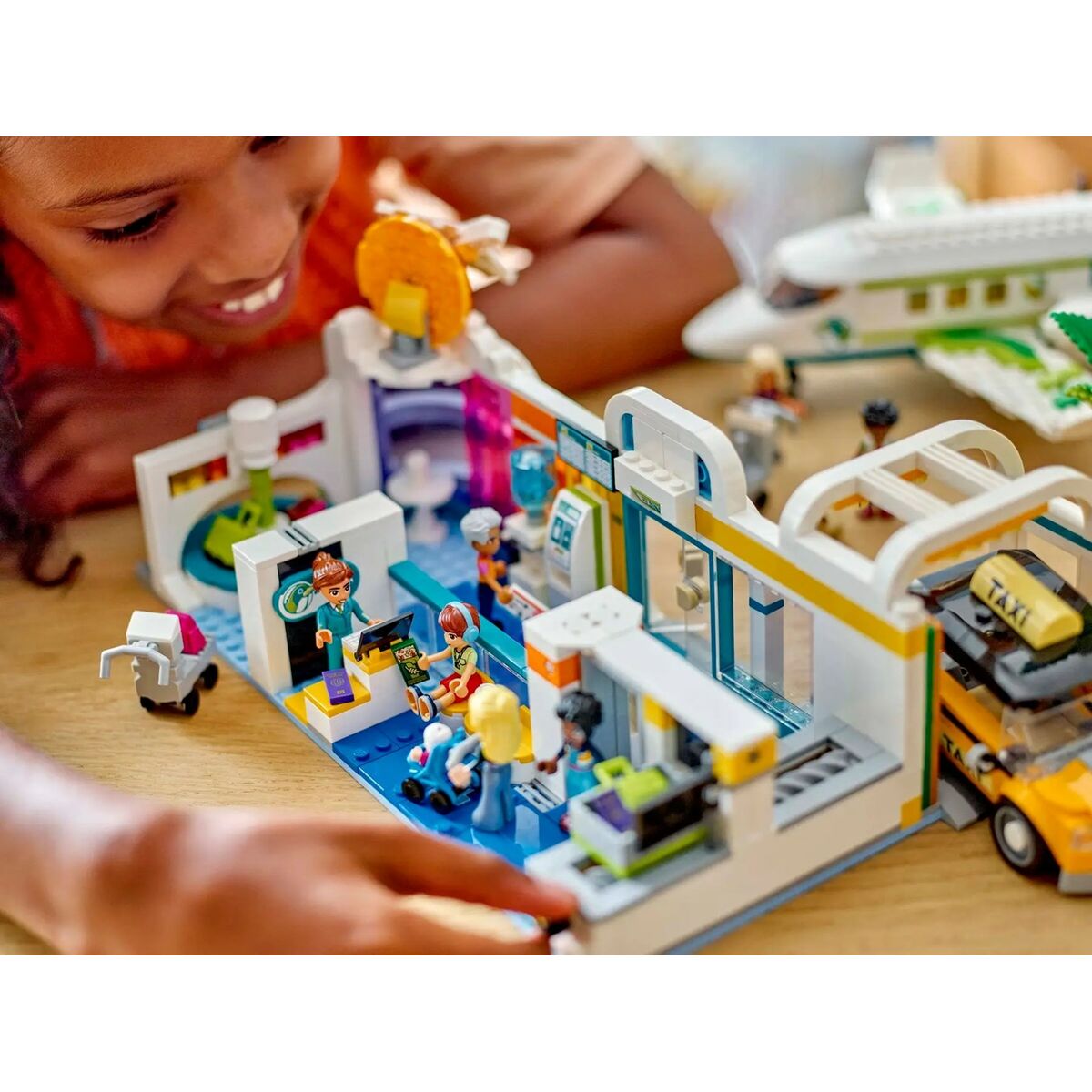 Juego de Construcción Lego FRIENDS 42656 Heartlake City Airport 958 Piezas