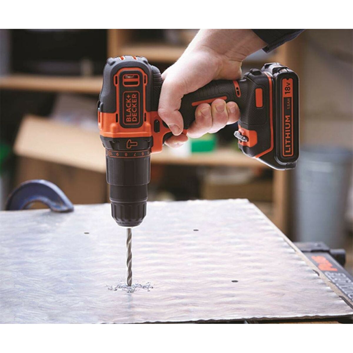 Taladro Percutor Black & Decker 18 V