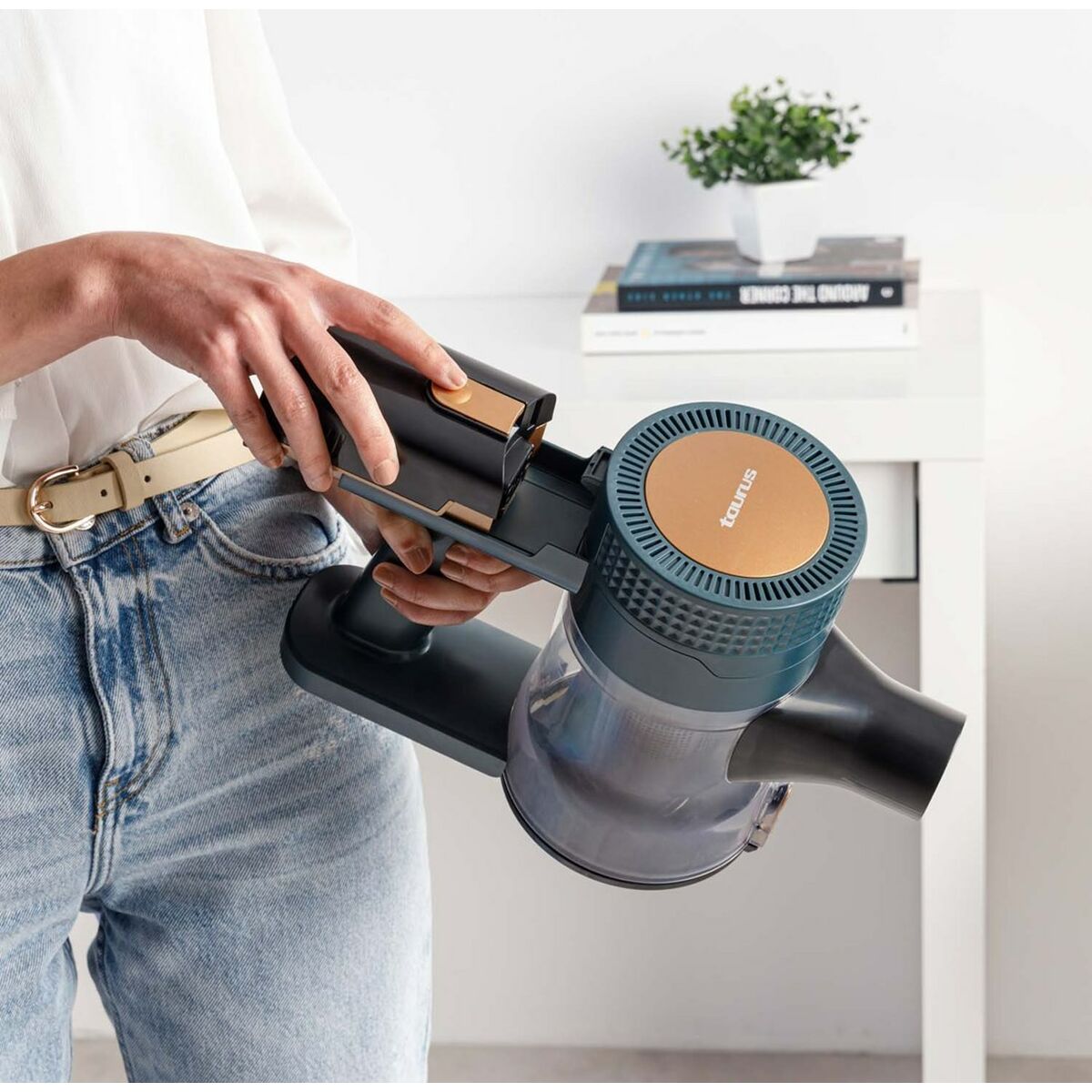 Aspirador Escoba Taurus ideal lithium 150 W