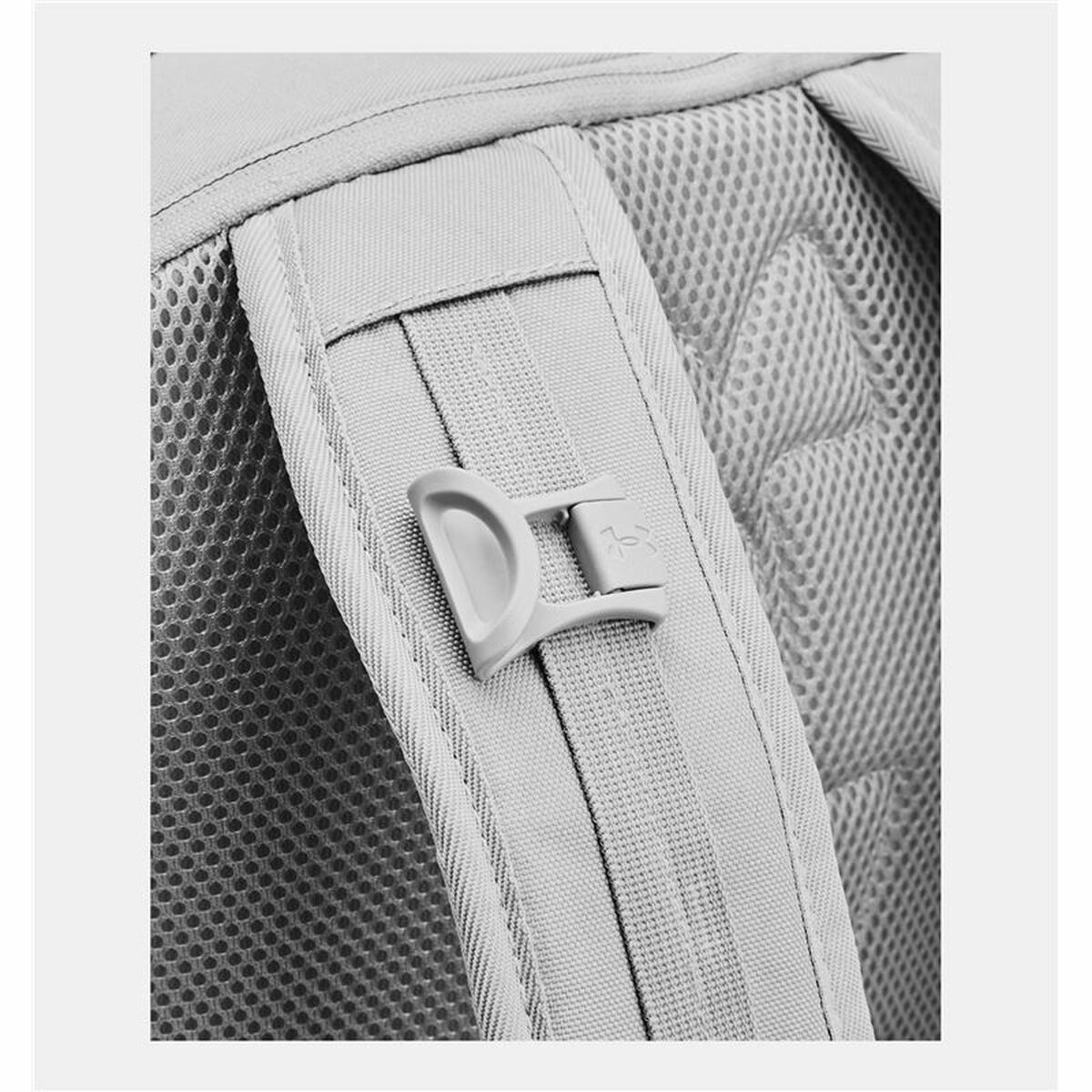 Mochila Deportiva Under Armour Fitness  Gris claro