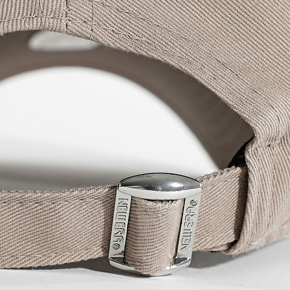 Gorra Deportiva New Era OUTLINE 9FORTY NEYYAN Beige Talla única