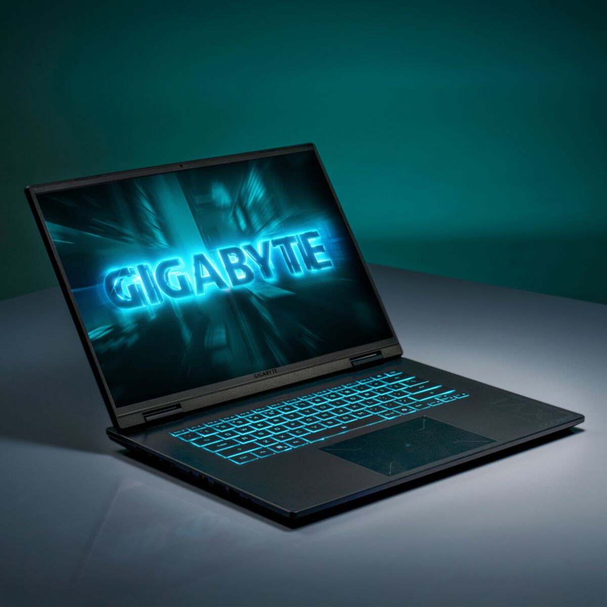 Laptop Gigabyte GAMING A16 CWHI3ES864SD 16" Intel Core i7-13620H 32 GB RAM 1 TB SSD nvidia geforce rtx 5070
