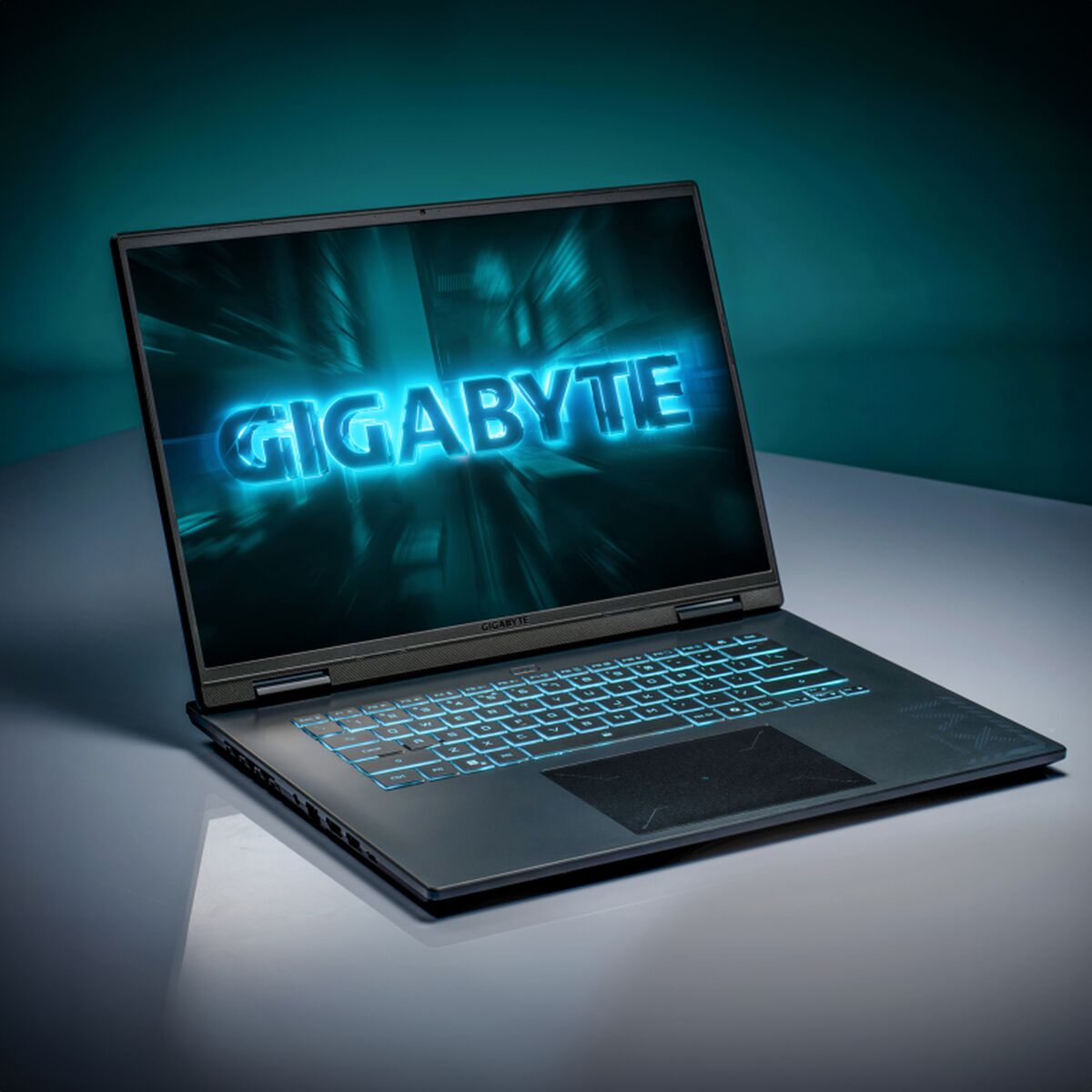 Laptop Gigabyte GAMING A16 CWHI3ES864SD 16" Intel Core i7-13620H 32 GB RAM 1 TB SSD nvidia geforce rtx 5070
