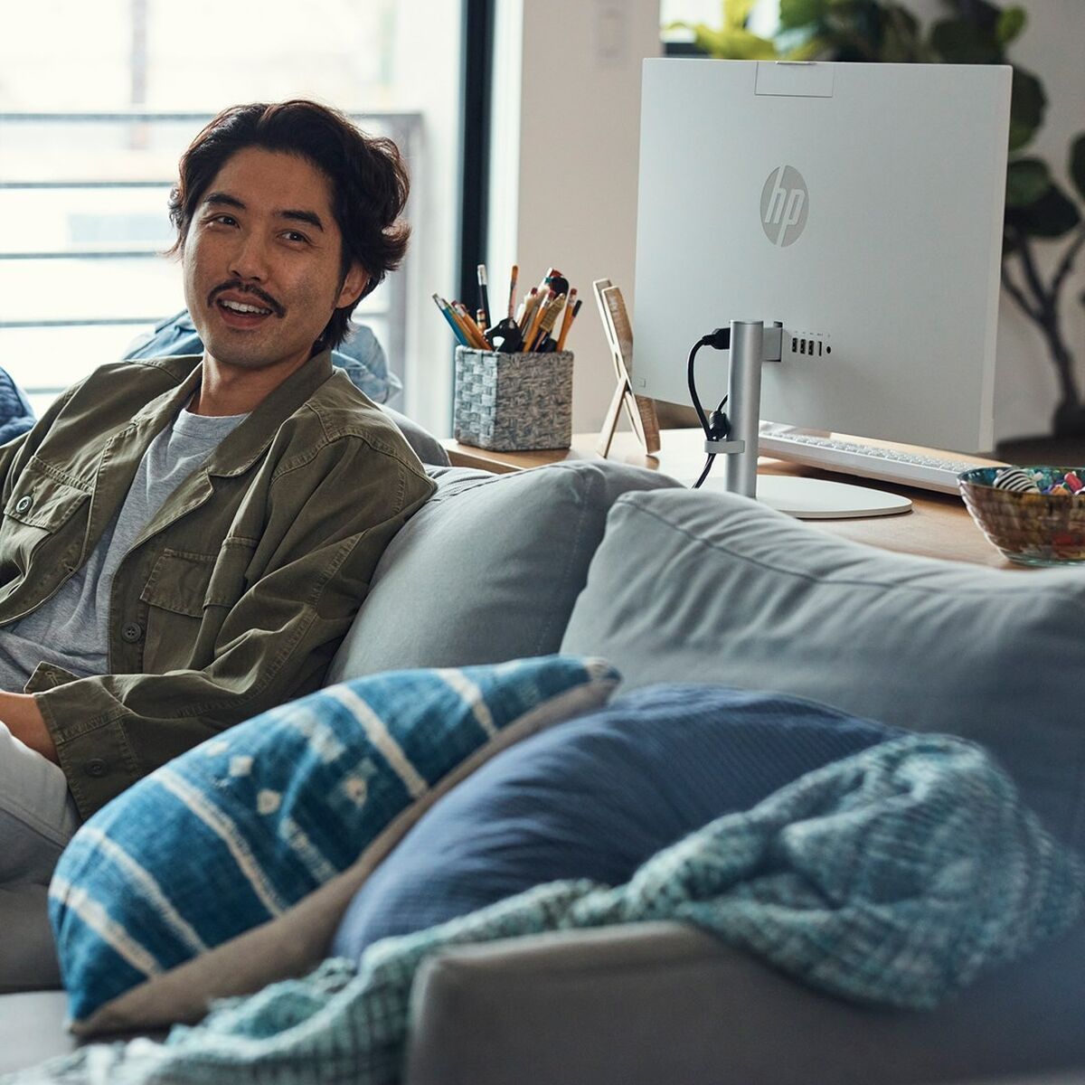 All in One HP 9U2J8EA 23,8" AMD Ryzen 5 7520U 16 GB RAM 512 GB SSD