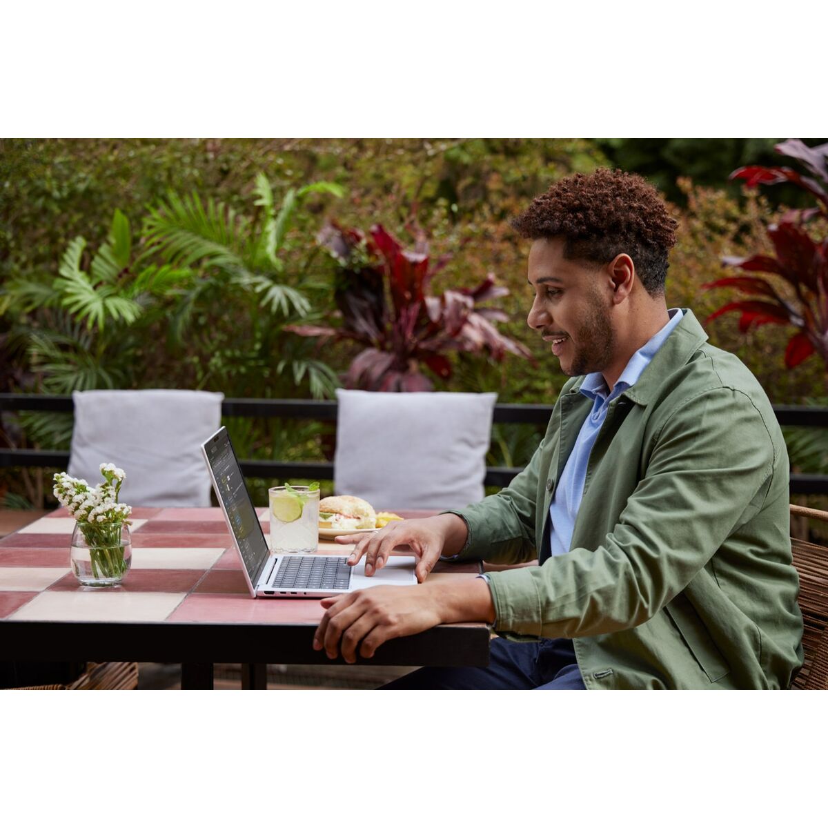 Laptop HP EliteBook X Flip G1i Next Gen AI PC Copilot+ PC Intel Core Ultra 7 258V 14" Intel Core Ultra 7 258V 32 GB RAM 1 TB SSD