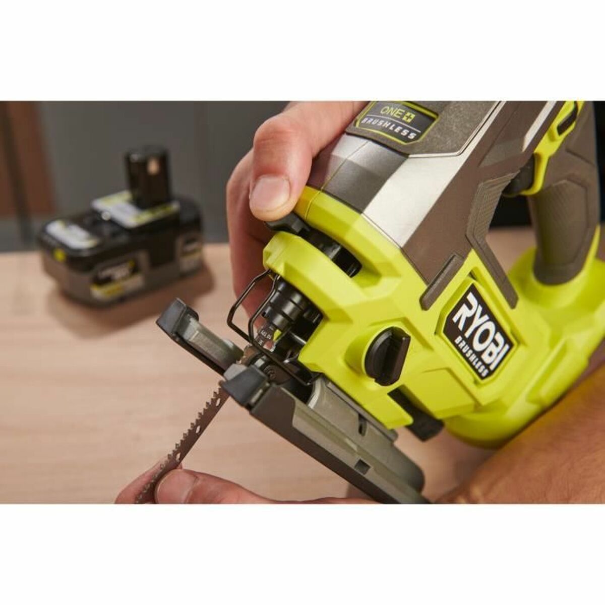 Sierra de Calar Ryobi 800 W 3200 rpm 18 V