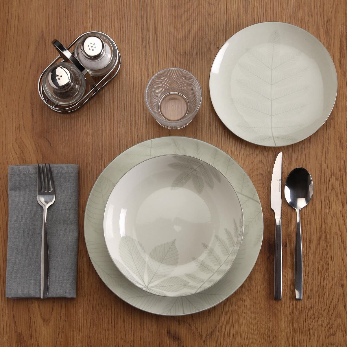 Vajilla Versa Aylen Gris Porcelana 18 Piezas