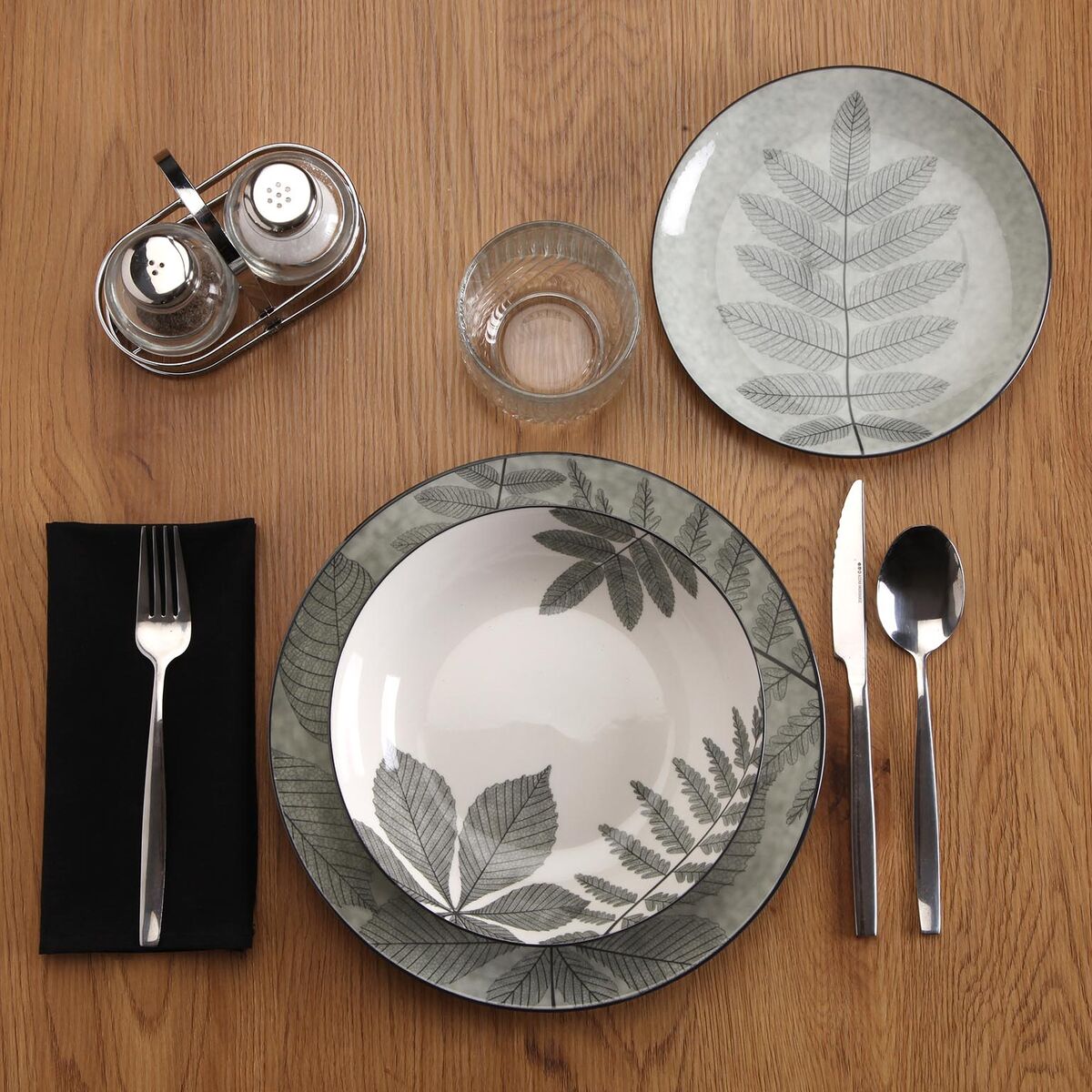 Vajilla Versa Aylen Gris Porcelana 18 Piezas