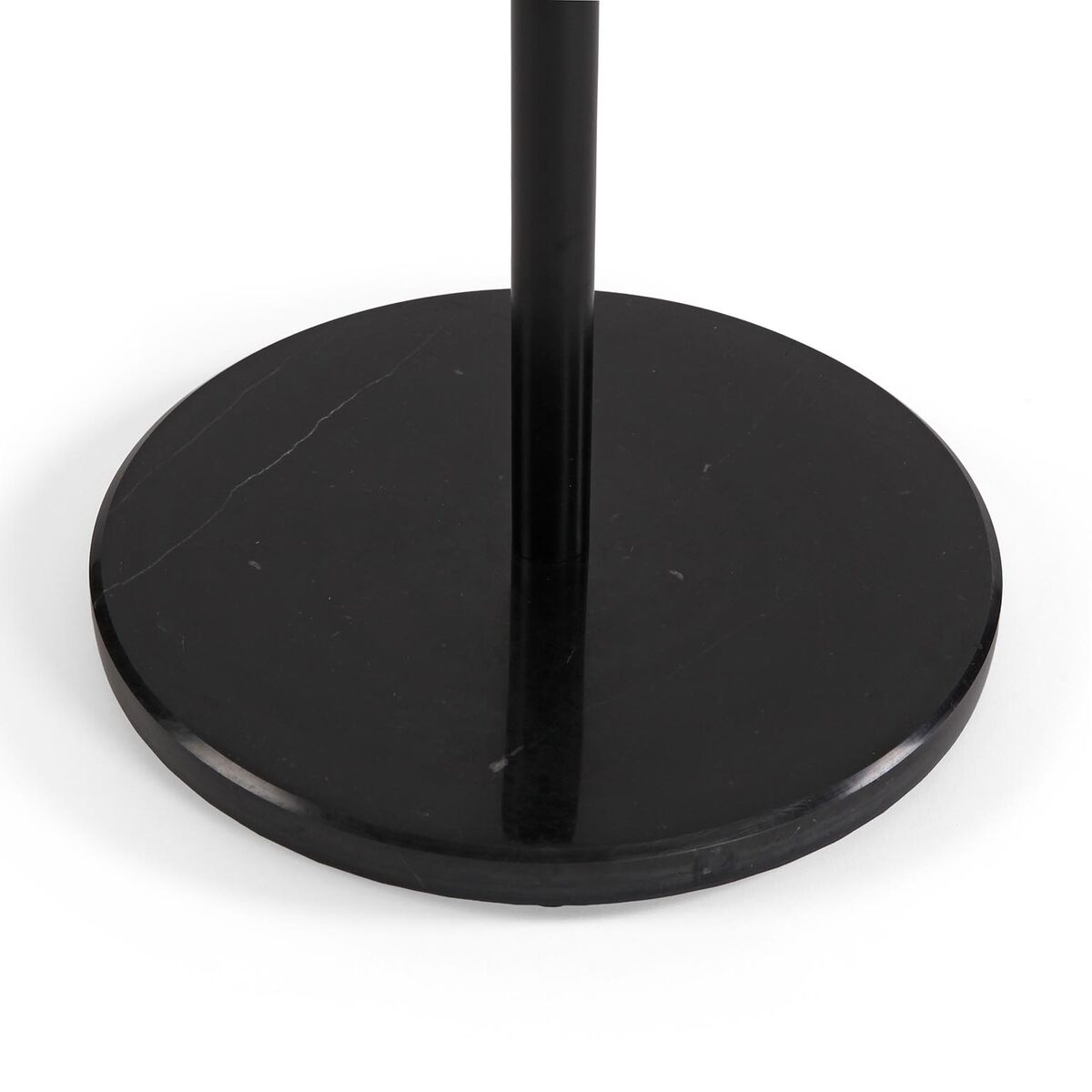 Perchero de Pie Versa Cheka Negro Metal