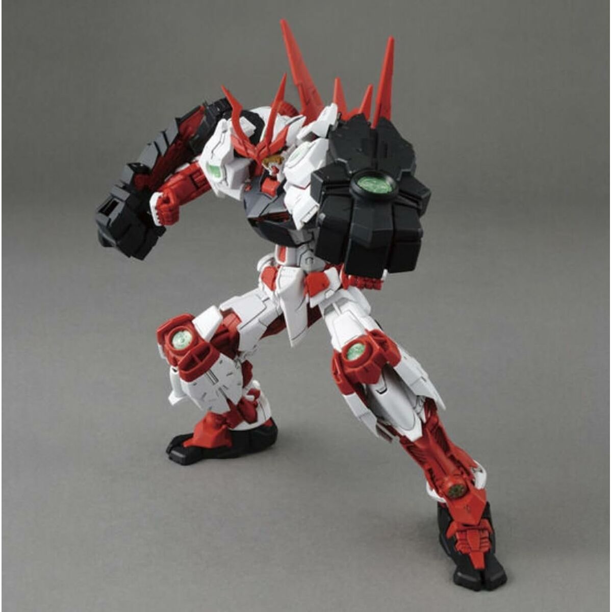 Figura Coleccionable Bandai MG 1/100 SENGOKU ASTRAY GUNDAM BL