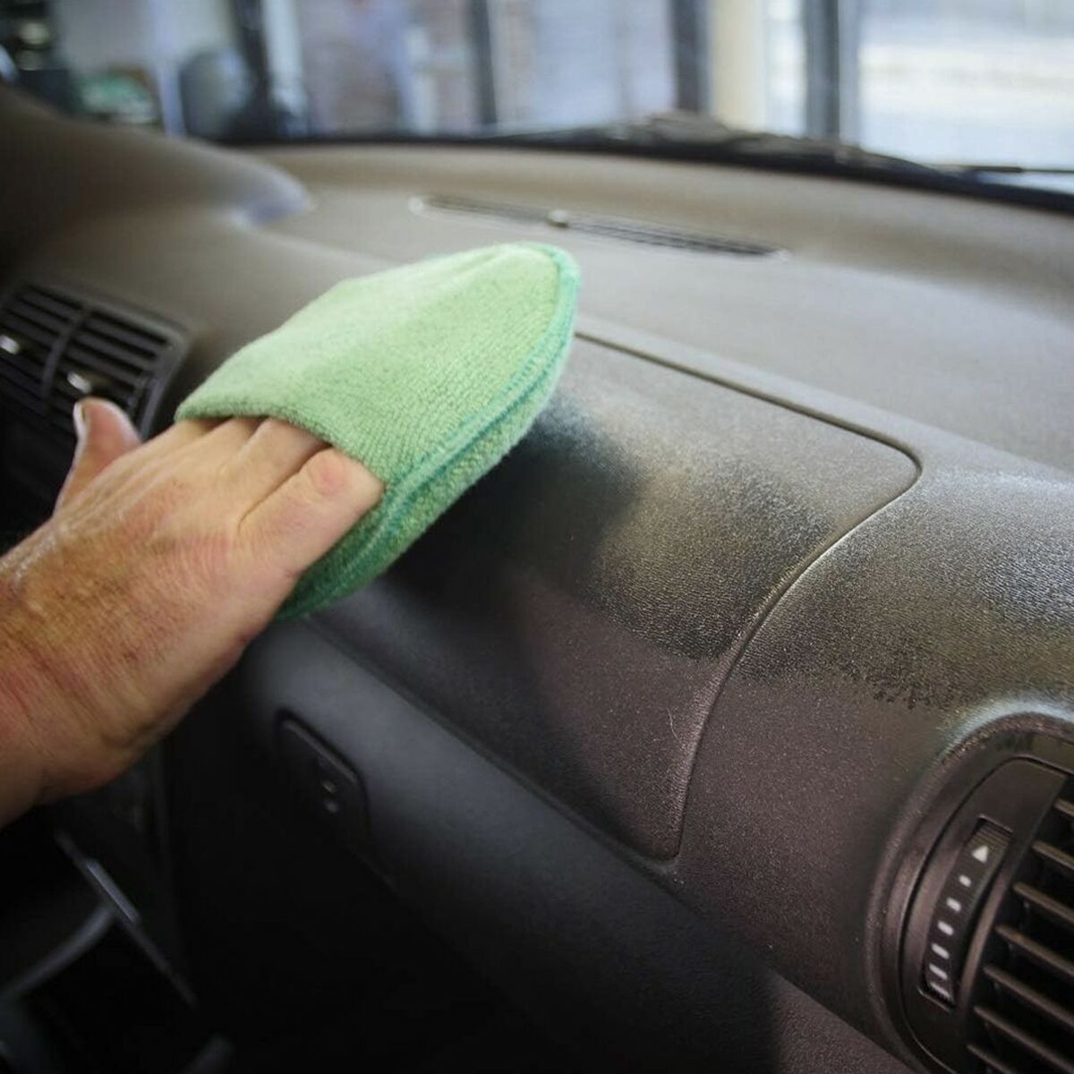 Limpia Salpicaderos Sonax SX03443000 Manzana 400 ml