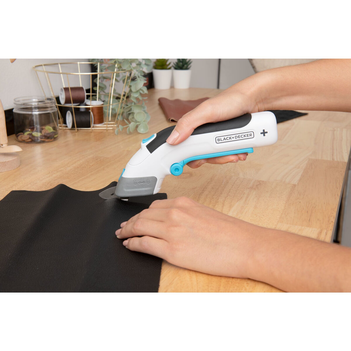 Tijeras Black & Decker bcsc115-xj