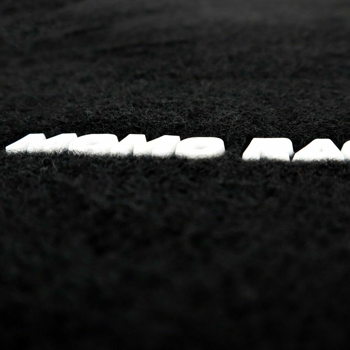 Alfombrilla para Coche MOMO MOMLCM4A8BR Universal