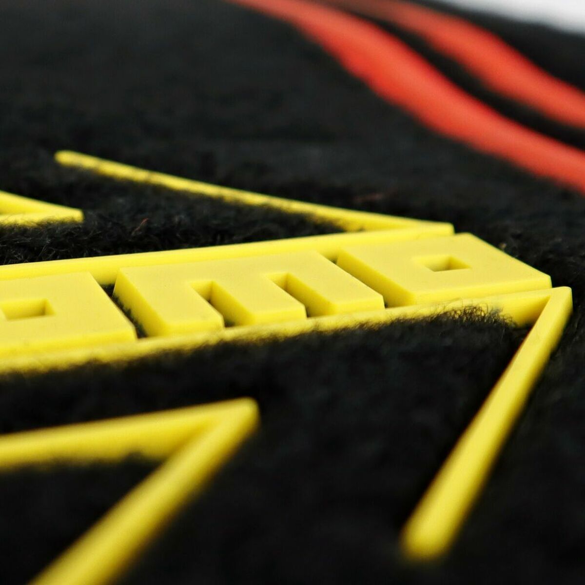 Alfombrilla para Coche MOMO MOMLCM4A8BR Universal