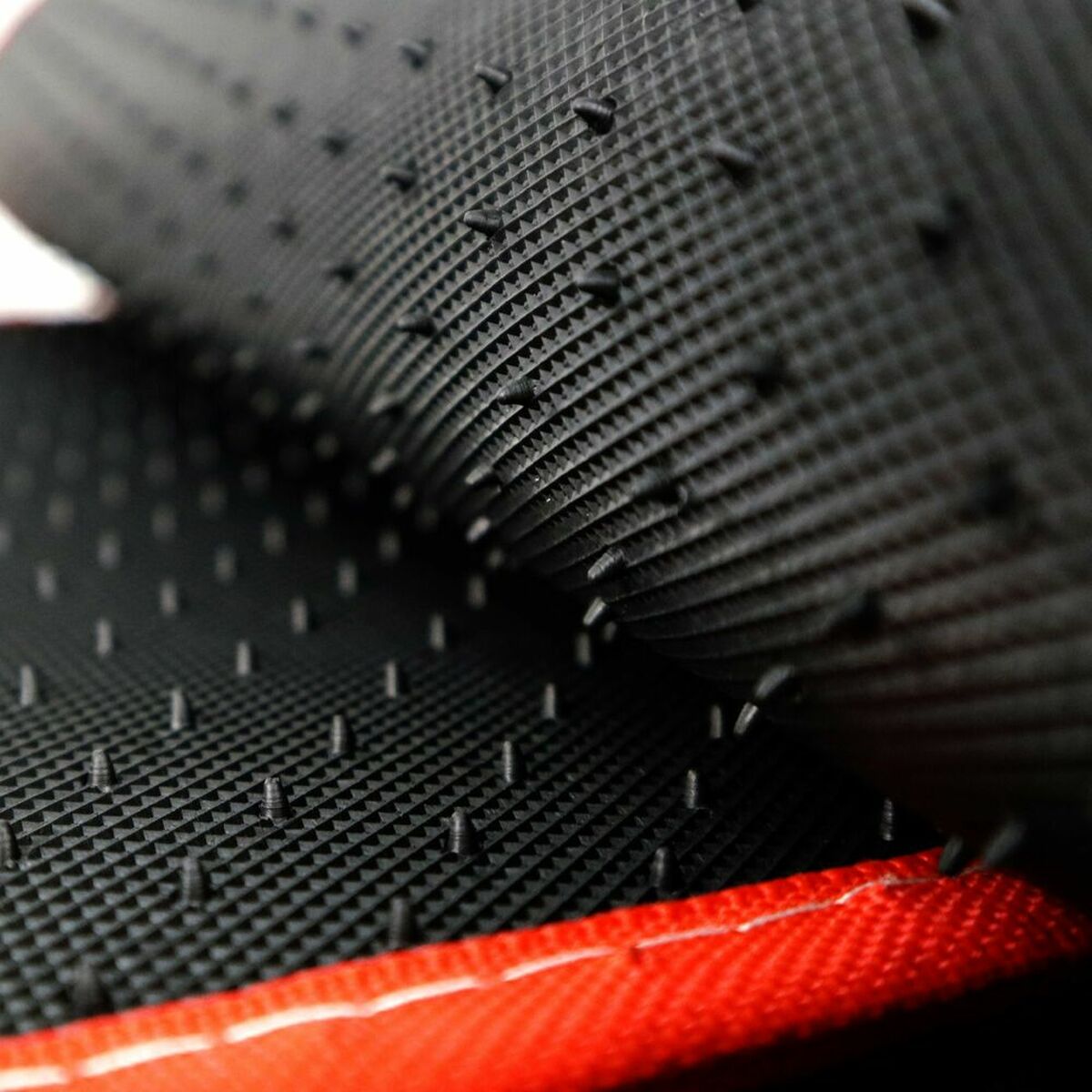 Alfombrilla para Coche MOMO MOMLCM4A8BR Universal