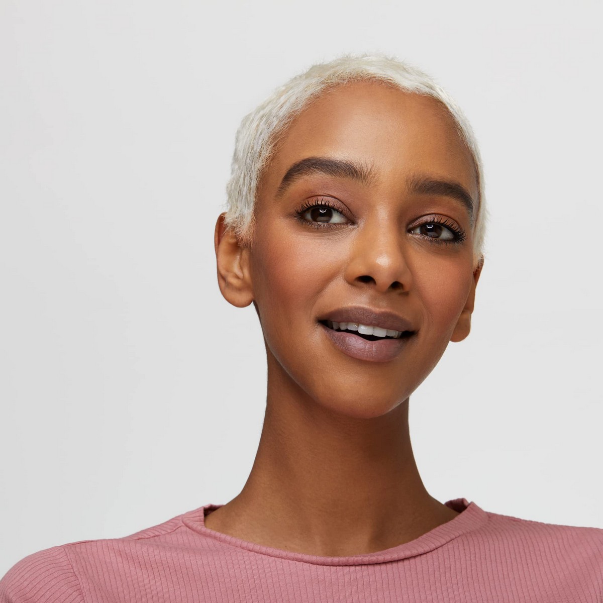 Polvos Compactos Bronceadores Essence Sun Club 02-luminous ivory (15 g)