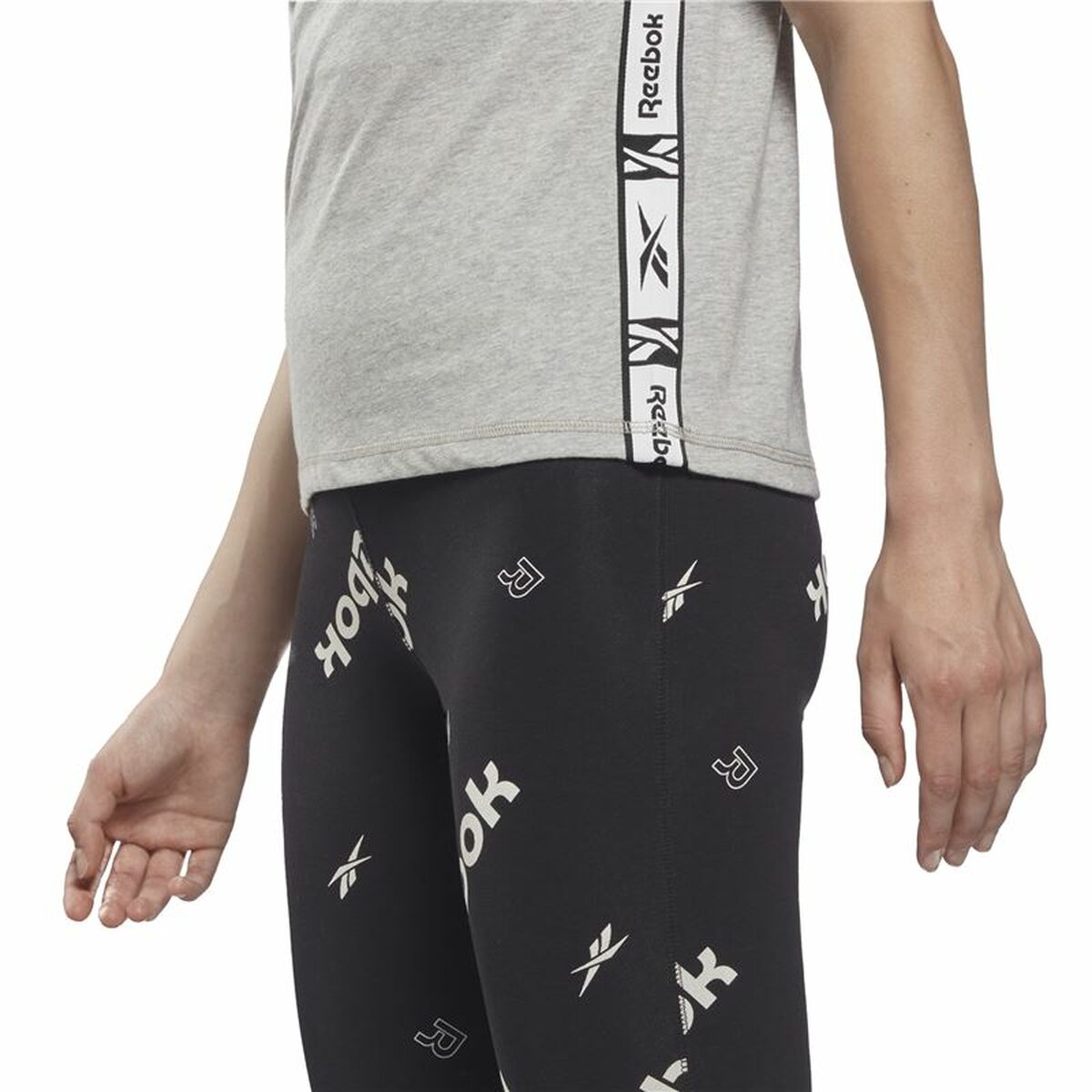 Camiseta de Manga Corta Mujer Reebok Tape Pack Gris