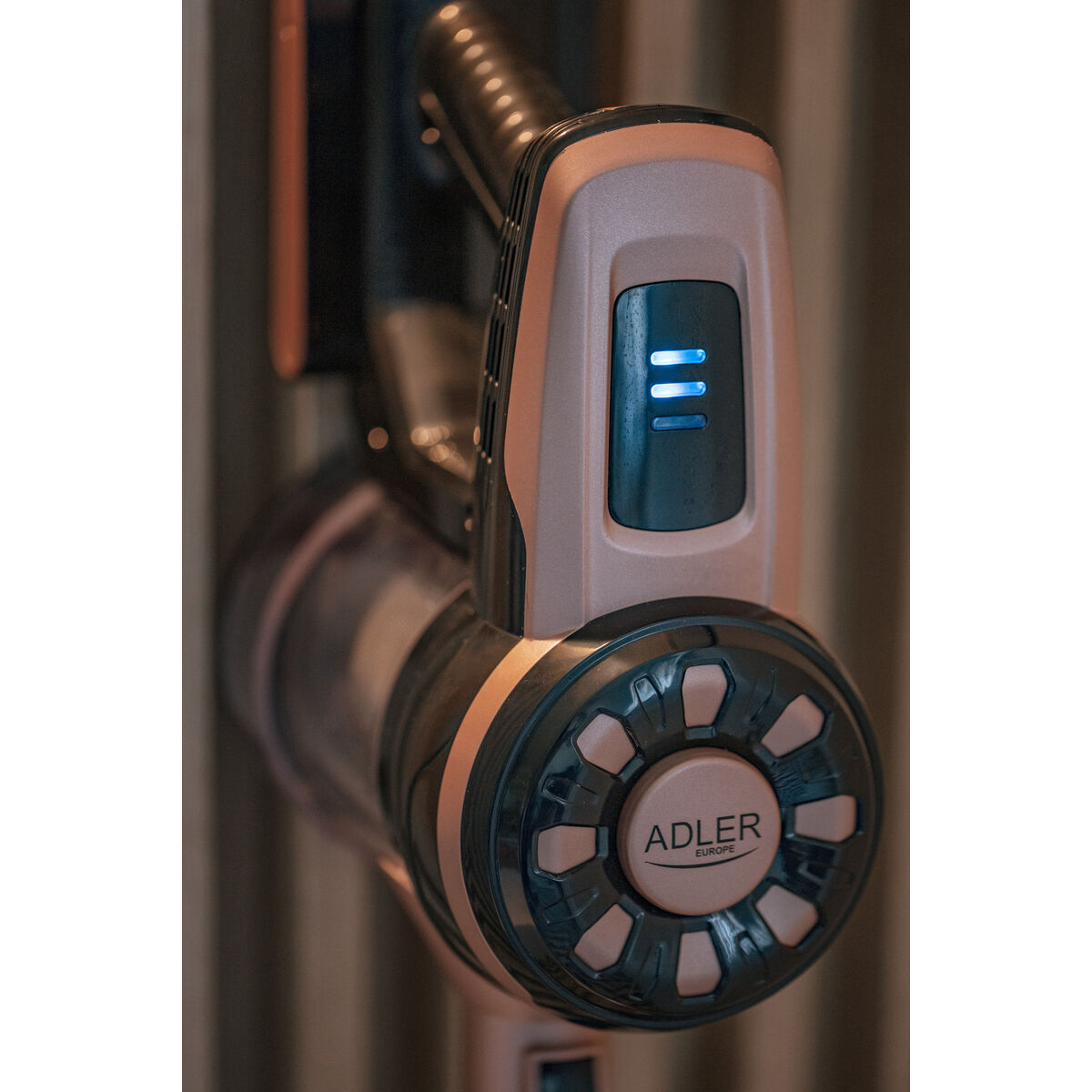 Aspiradora de Mano Adler AD 7044