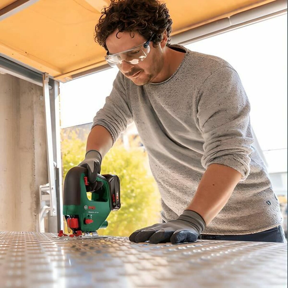 Set de taladro y accesorios BOSCH UniversalImpact 18 + PST 18