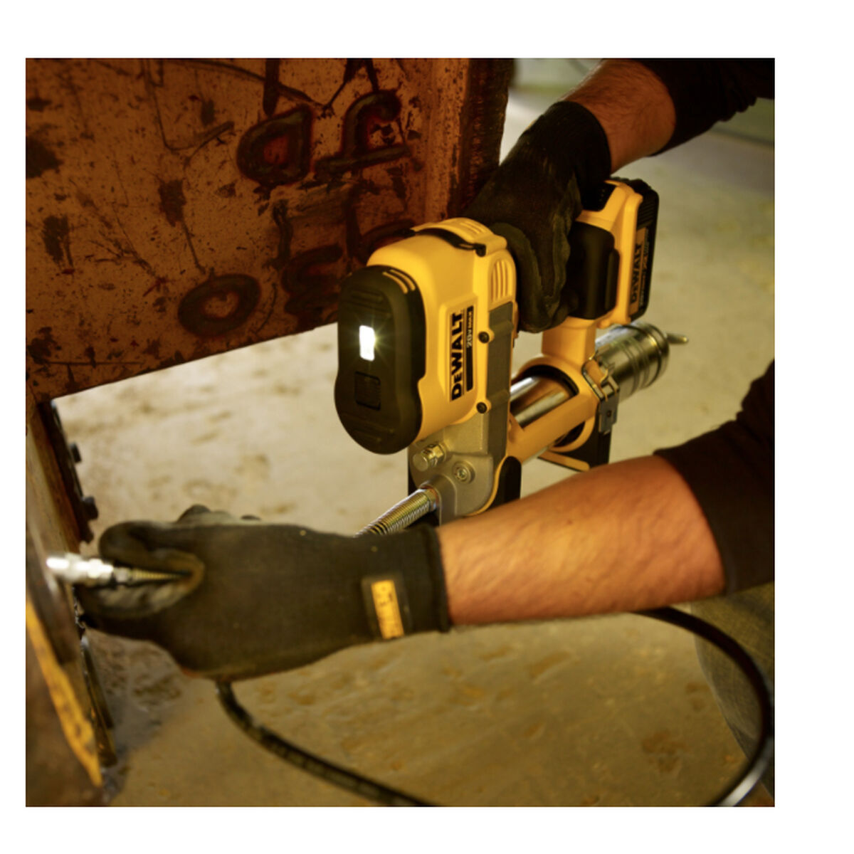 Pistola para Engrasar Dewalt DCGG571M1 18 V