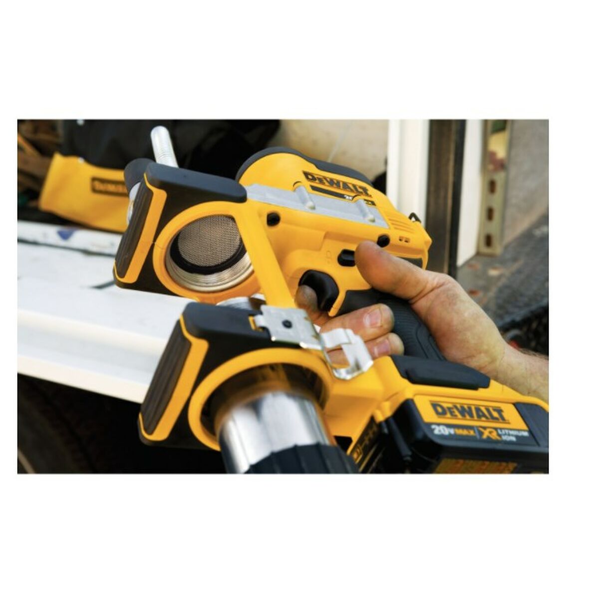 Pistola para Engrasar Dewalt DCGG571M1 18 V
