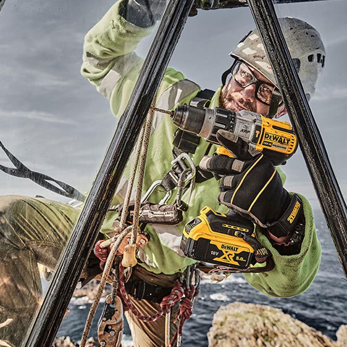 Atornillador eléctrico Dewalt DCD996P2 820 W