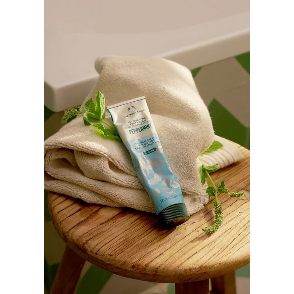 Exfoliante para Pies The Body Shop PEPPERMINT 100 ml Revitalizante