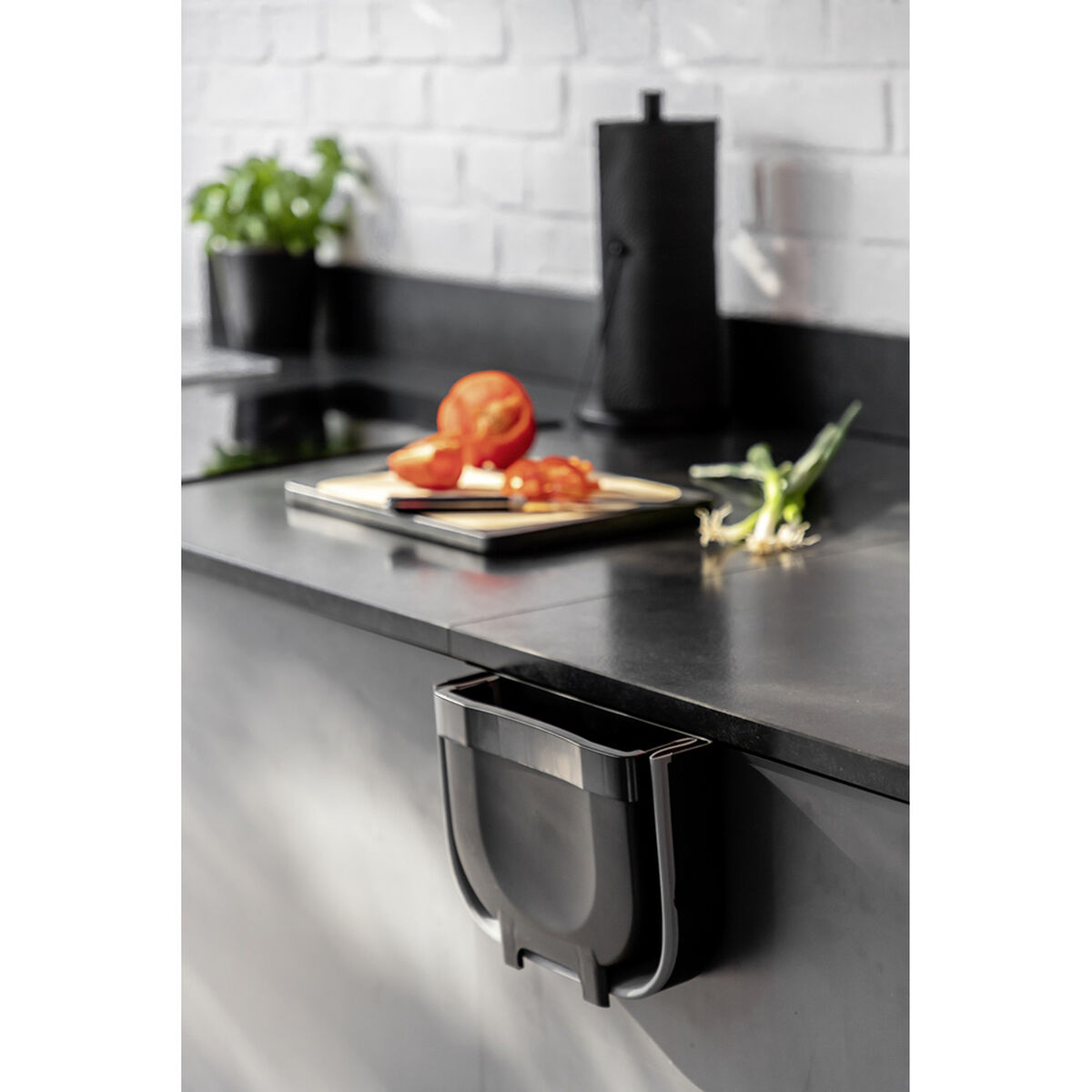 Cubo de basura para puerta de armario Wenko Fago 55028100 5 L Negro Plegable