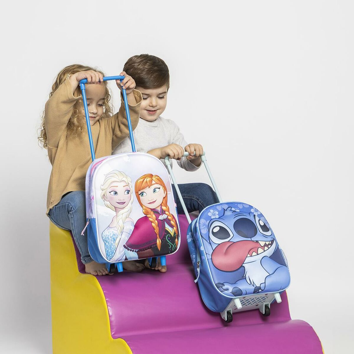 Mochila Escolar 3D con Ruedas Stitch