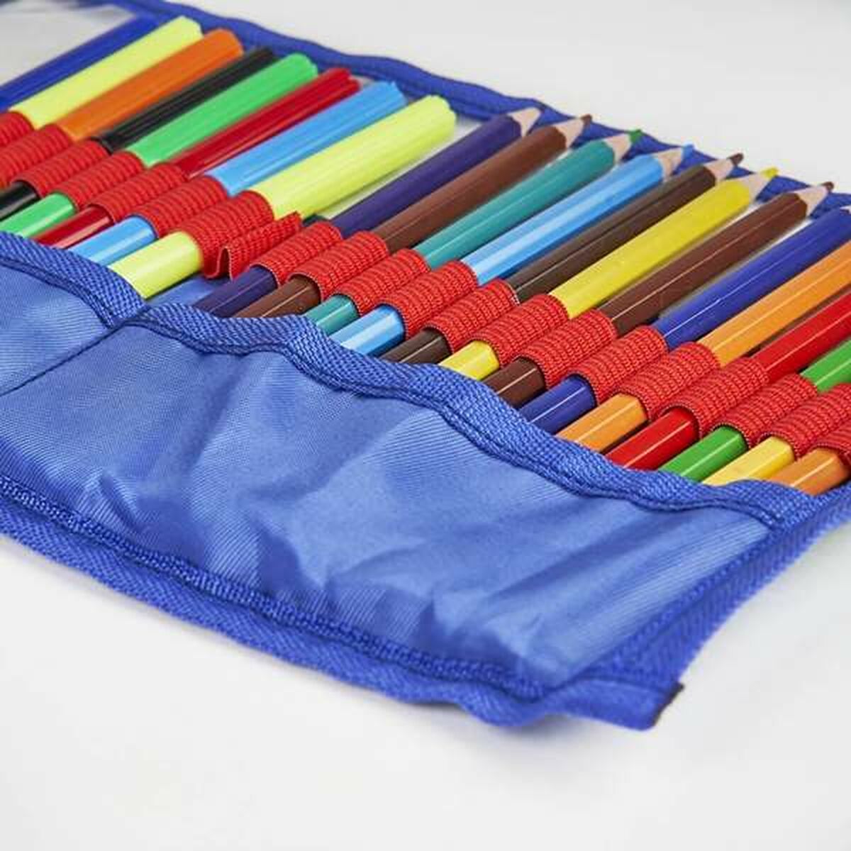 Estuche Escolar con Accesorios The Avengers (22 pcs)