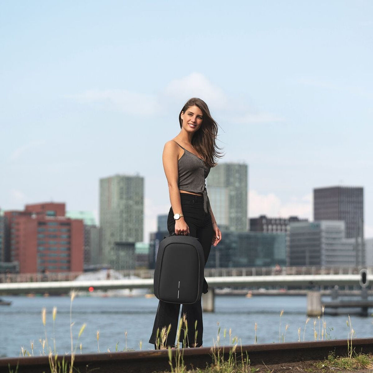 Mochila Antirrobo XD Design Bobby Hero Small Negro