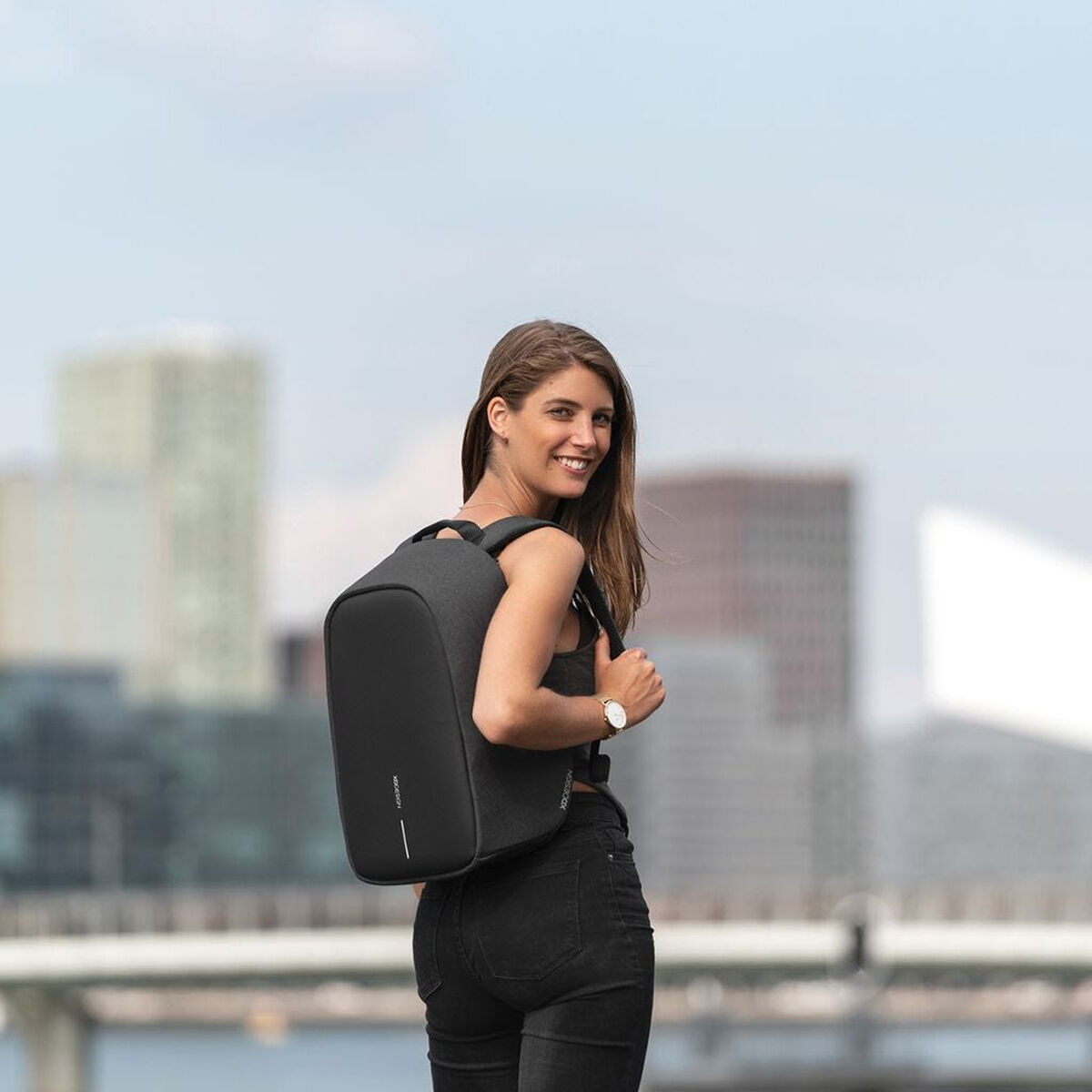 Mochila Antirrobo XD Design Bobby Hero Small Negro