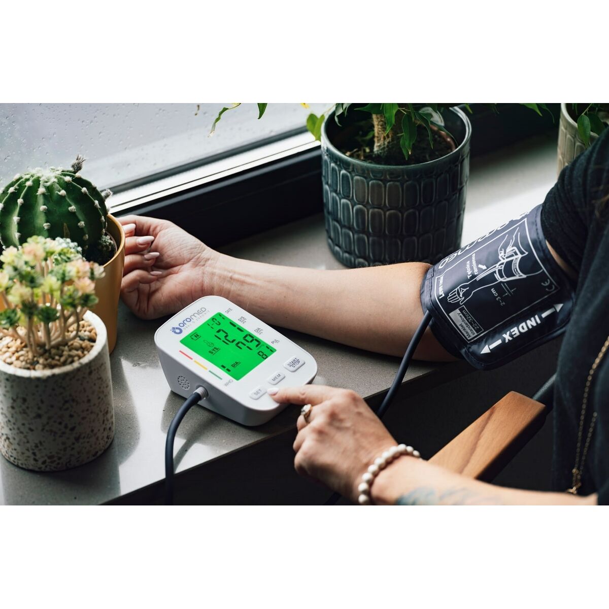 Tensiómetro de Brazo Oromed ORO-BP3+ zasilacz